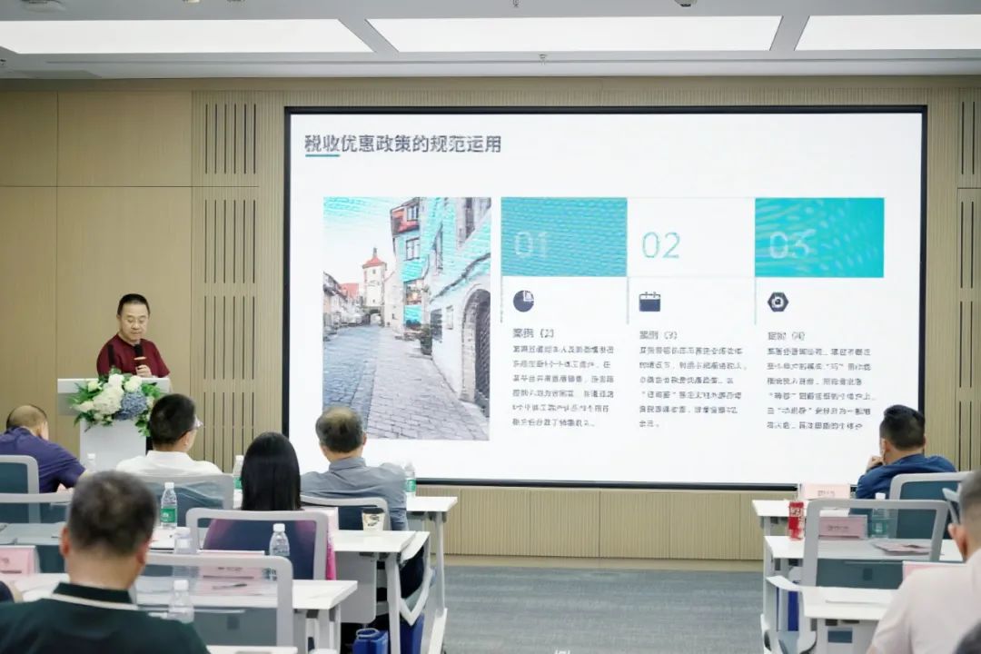 杨高宇.jpg